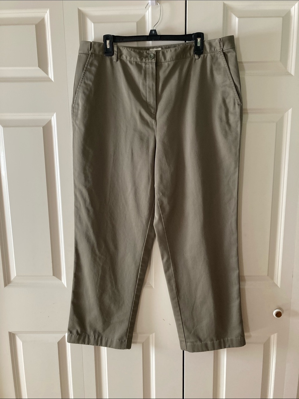 L.L. Bean classic fit chinos women’s 18R olive green hemmed 100% cotton classic